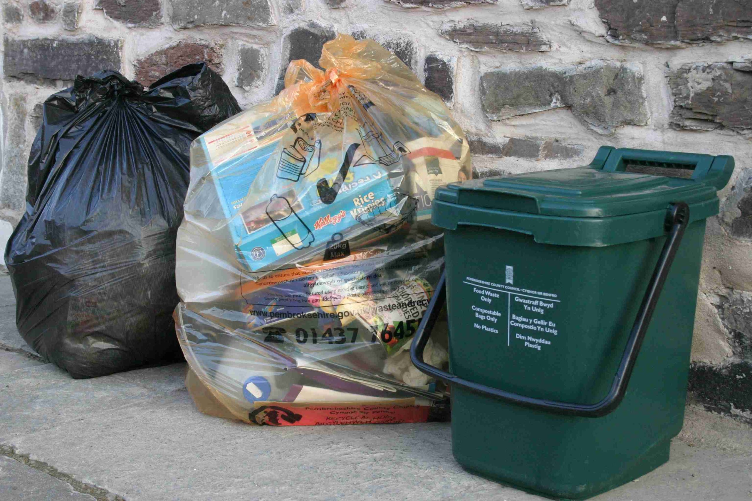 How to Dispose of Home Waste Legally in the UK?